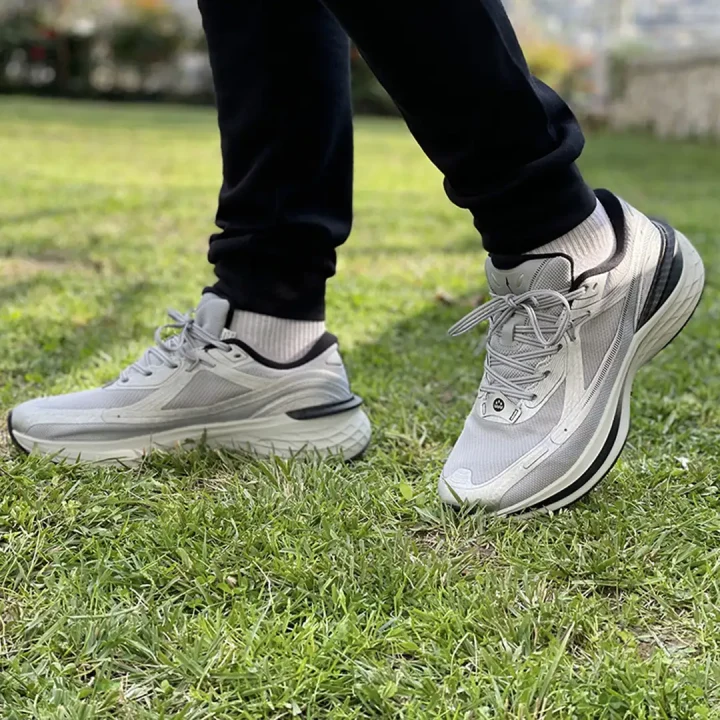 390118